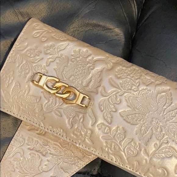 The Gaspy wallet is beautiful! Are you going? - Picture 4 of 8